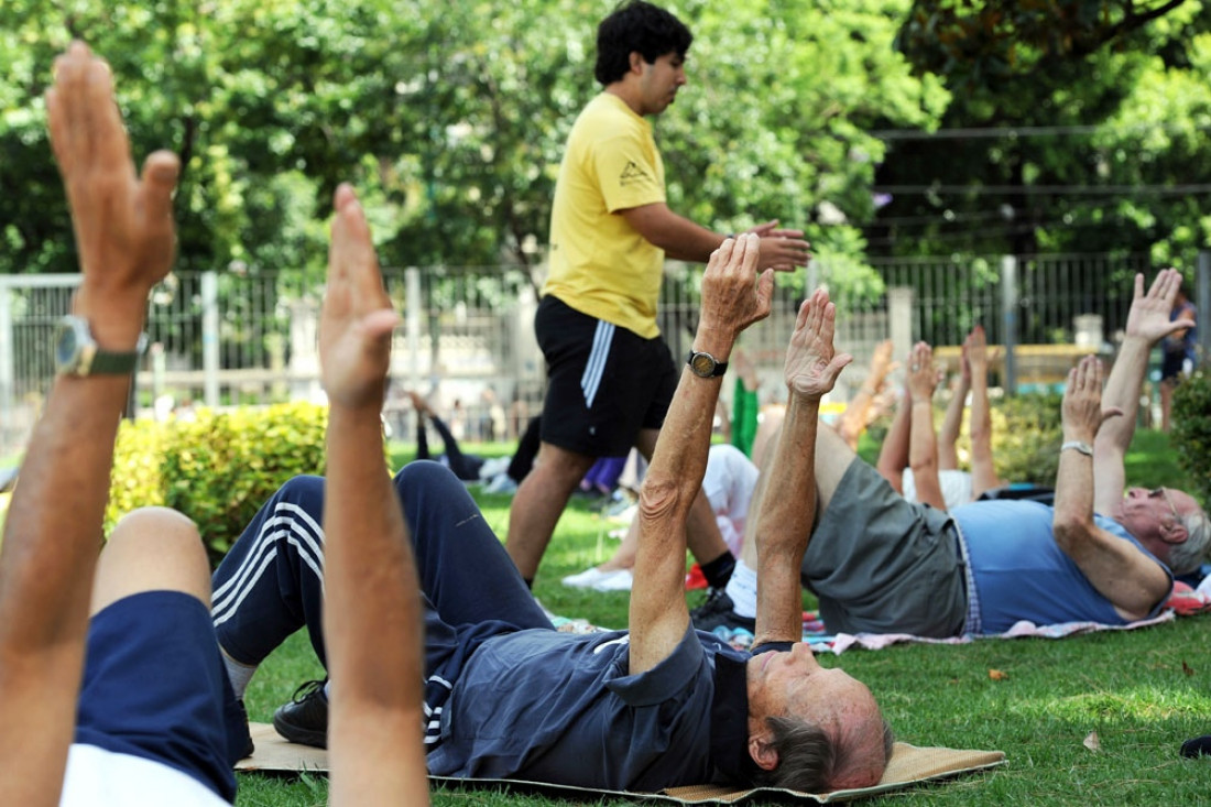 Alimentación saludable, deportes y vitamina D para prevenir fracturas a cualquier edad