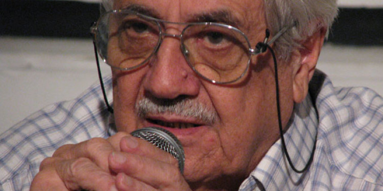 Otto Vargas en los estudios de Radio Universidad