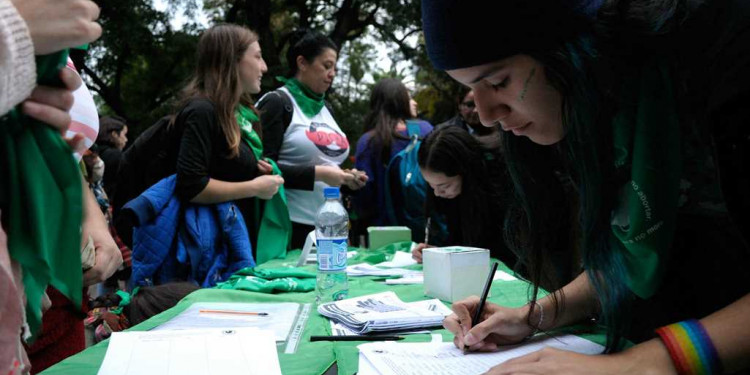 Cientos de comunicadoras mendocinas pidieron por el aborto legal