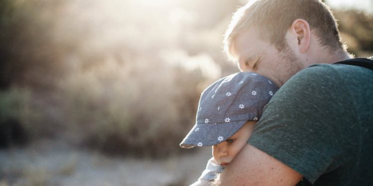 Licencias por maternidad y paternidad extendidas: una deuda pendiente