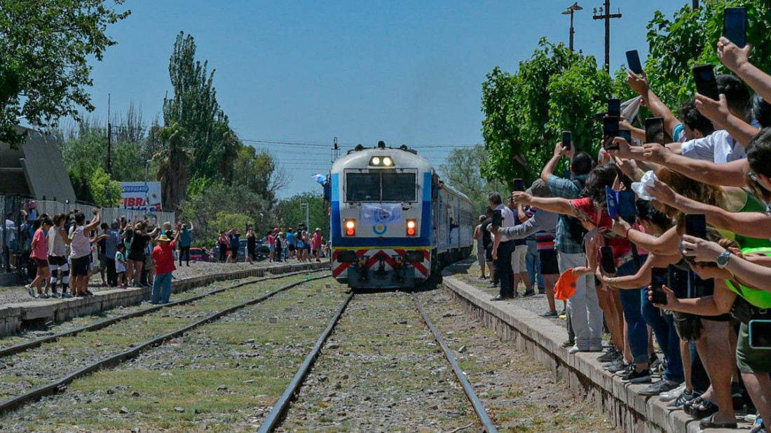 Retorno del tren: la última prueba del servicio trae al Presidente a Mendoza