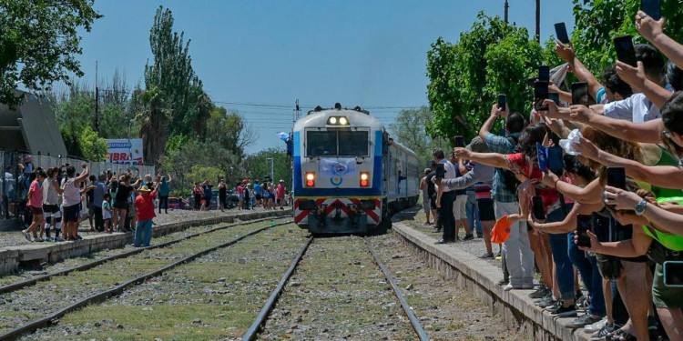 Retorno del tren: la última prueba del servicio trae al Presidente a Mendoza