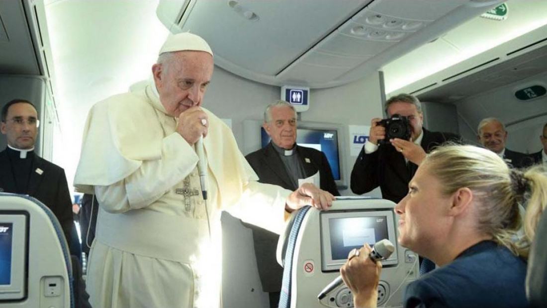 El Papa saludó a la Argentina y a Macri desde el aire 