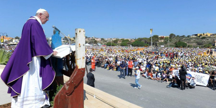 La cumbre antipedofilia comenzó con el relato de las víctimas