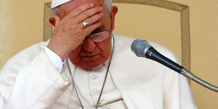 El Papa se disculpó por subestimar los casos de abuso en la Iglesia chilena