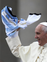Cinco años de Francisco, un Papa "político y social"