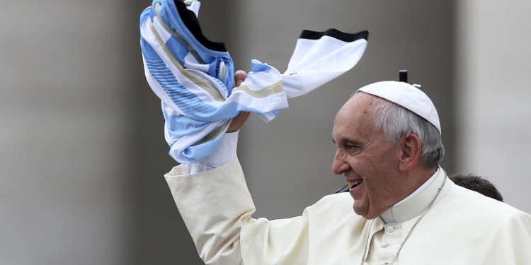 Cinco años de Francisco, un Papa "político y social"