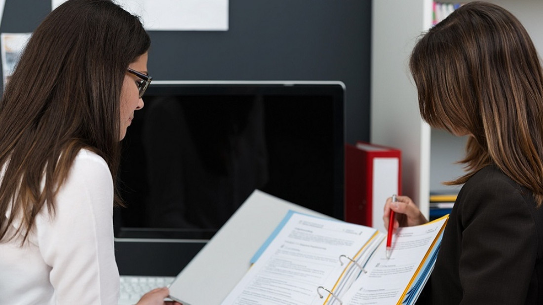 Creció la participación de mujeres en cargos ejecutivos de la Administración nacional, pero no llega al 50%