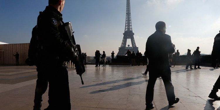 París perdió 1,5 millones de turistas en 2016 por los ataques yihadistas