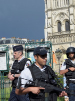 Tras un tiroteo, 900 personas están atrapadas en la catedral de Notre Dame