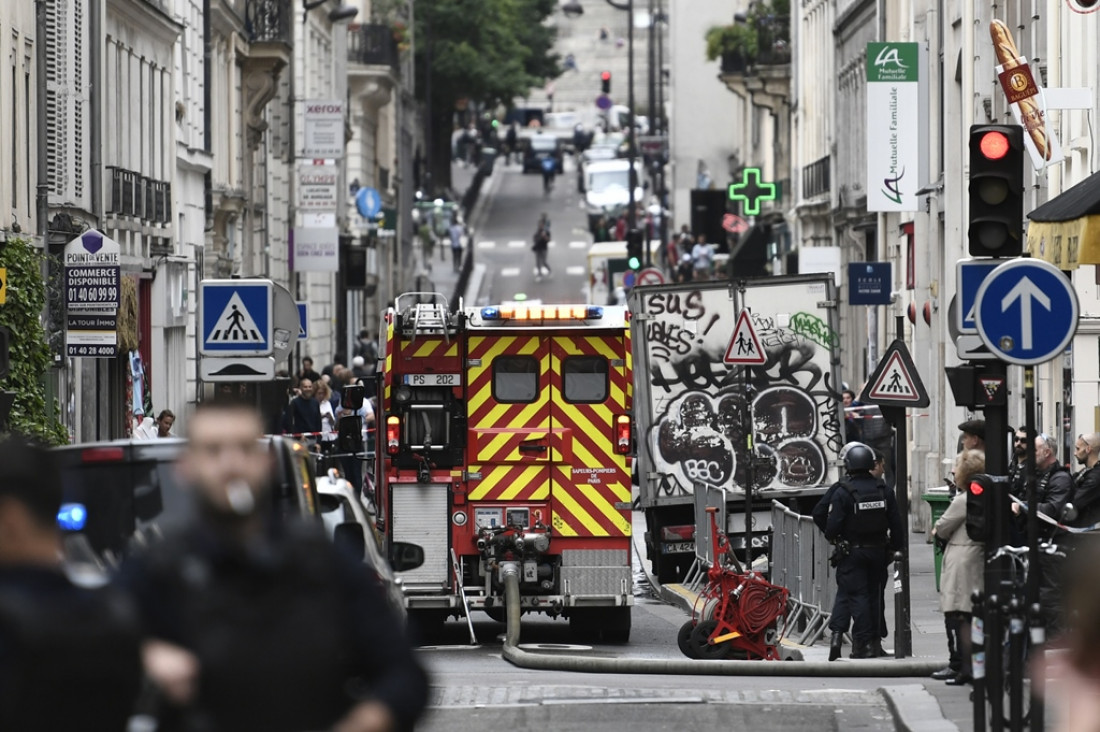 Un hombre armado toma al menos dos rehenes en el norte de París
