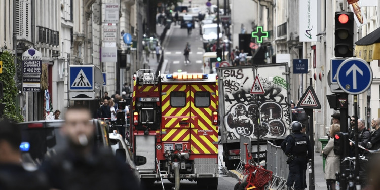 Un hombre armado toma al menos dos rehenes en el norte de París
