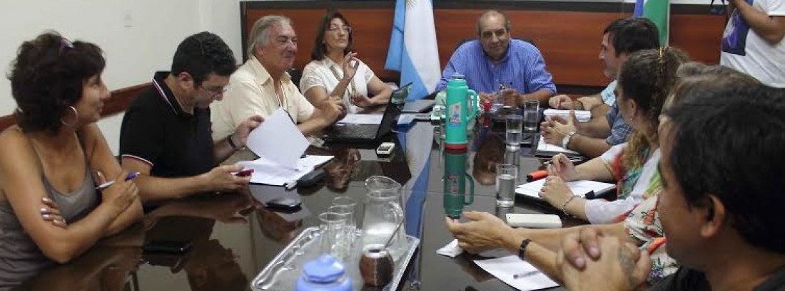 Río Negro ofrece a sus docentes 30 % de aumento para el primer semestre