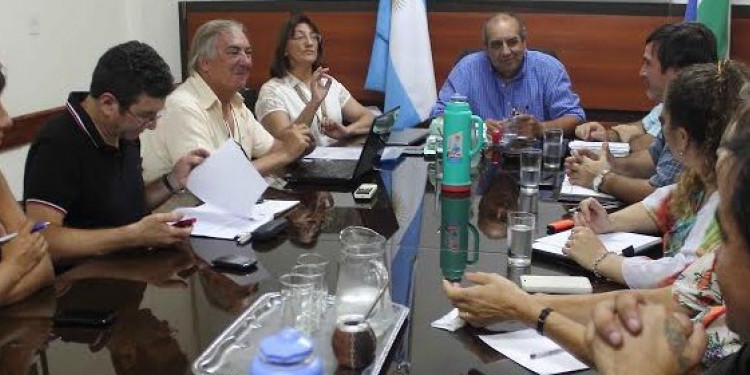 Río Negro ofrece a sus docentes 30 % de aumento para el primer semestre