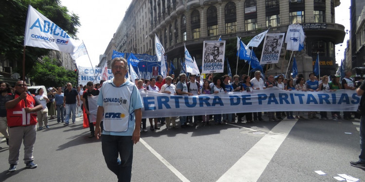 Docentes universitarios rechazaron el 18 % de aumento en cuatro cuotas