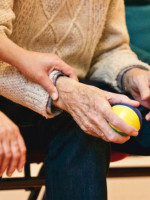 Parkinson: un estudio comprobó que la acumulación de una proteína permite su detección temprana