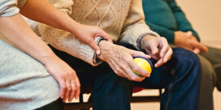 Parkinson: un estudio comprobó que la acumulación de una proteína permite su detección temprana