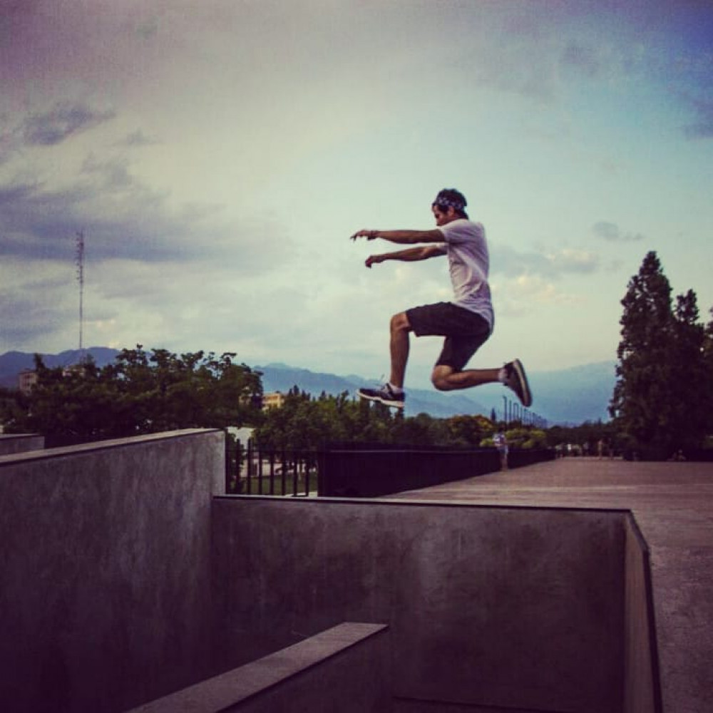 Parkour, el deporte urbano que gana adeptos en Mendoza