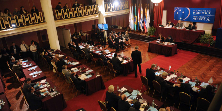 Asumen los 43 representantes argentinos ante el Parlasur