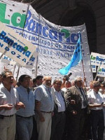"La banca extranjera opera políticamente con el ministro para incumplir acuerdos"