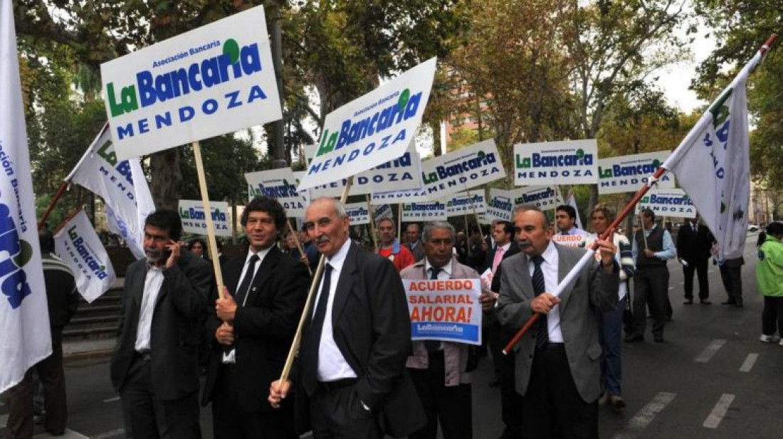 Aunque les dictaron la conciliación, hoy paran los bancarios