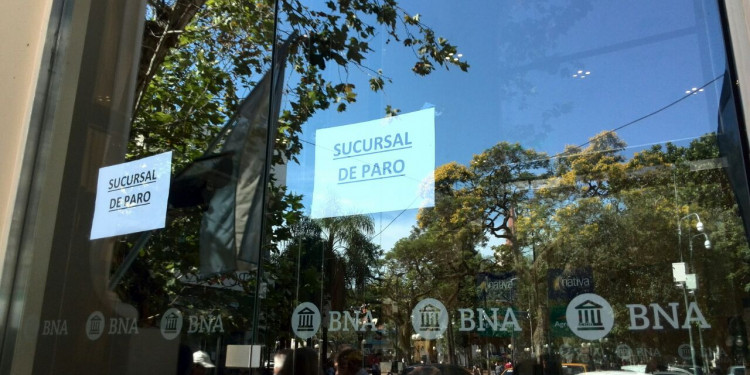 Hoy paran los bancarios y redoblan la apuesta para el 19 y 20 de febrero