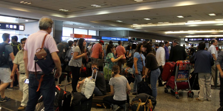 Gremios anticipan paros en todos los aeropuertos para la semana que viene
