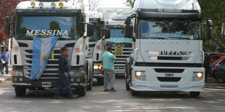 Trabajo dictó la conciliación pero Camioneros sigue de paro