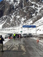 El cruce a Chile sigue cerrado y ahora el problema son los camiones abandonados en la ruta