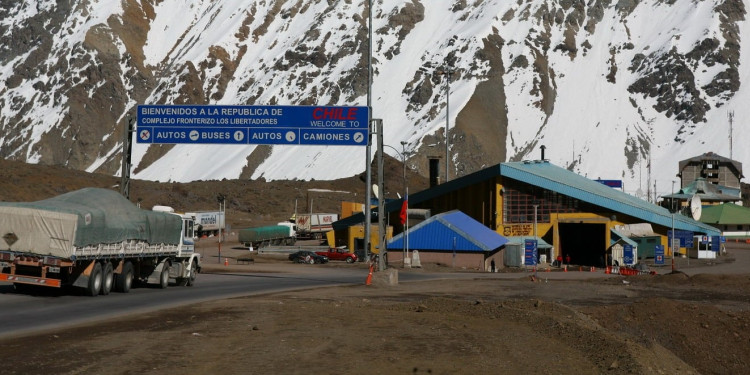 El paso a Chile estará cerrado lunes y martes durante la madrugada 