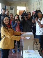 En el inicio de los comicios votó la precandidata del FIT