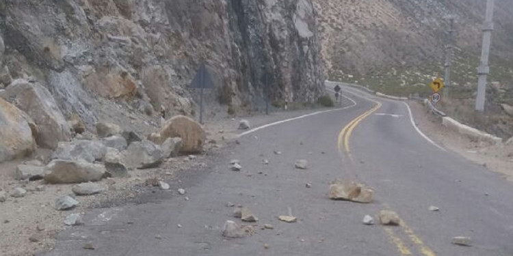 Alta montaña: cortan tránsito en la Ruta 7 por derrumbes