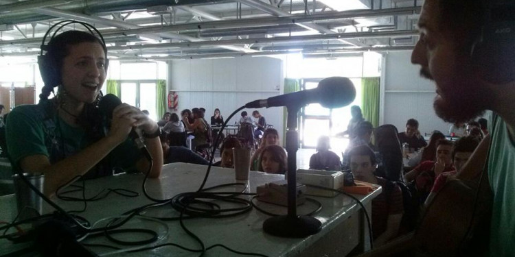 Música en vivo en la Transmisión de Radio Universidad en el Comedor Universitario