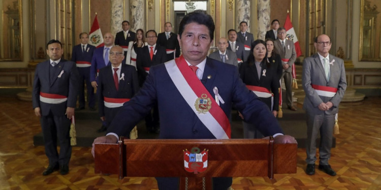 Quiebre institucional en Perú: Castillo disolvió el Congreso y declaró un toque de queda