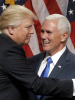 Trump bromeó con que su vicepresidente quiere "ahorcar" a los gays