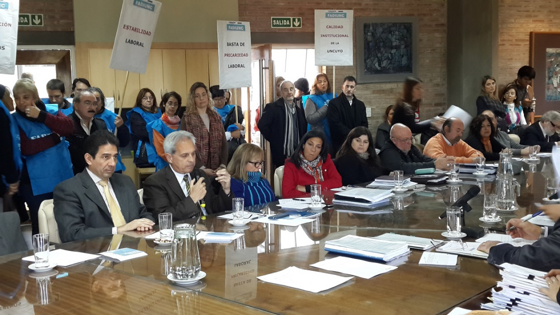 Regularizarán situación de profesores contratados de la UNCuyo