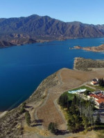 Mendoza firmó el contrato con la segunda empresa para desarrollar el Perilago de Potrerillos