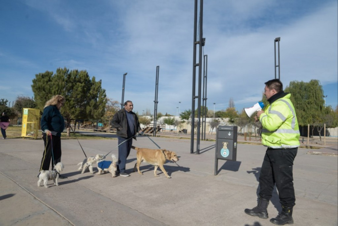 Levantar las heces de las mascotas es obligatorio, pero aún no se aplican multas