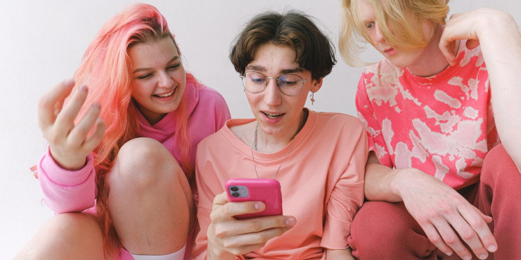 Facebook e Instagram prohibirán segmentar por género los anuncios dirigidos a adolescentes