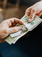Mercados calmos tras los primeros anuncios económicos de Massa