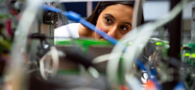 Crece la participación de mujeres en Ciencia, pero se estanca en Tecnología