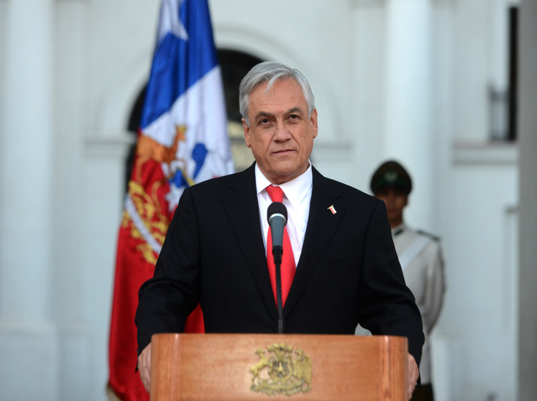Piñera lidera una encuesta presidencial, secundado por el oficialista Guillier