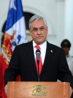 Piñera lidera una encuesta presidencial, secundado por el oficialista Guillier