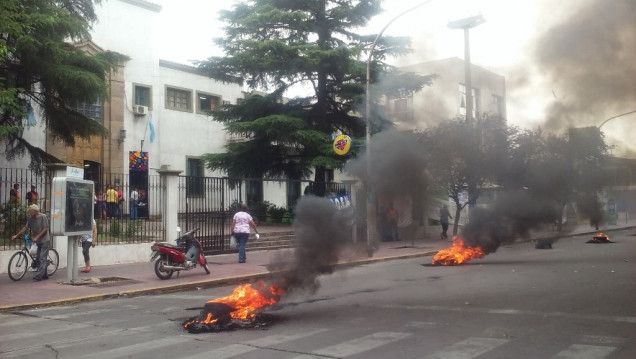 imagen Piquete en Las Heras: 220 cesanteados vuelven a trabajar