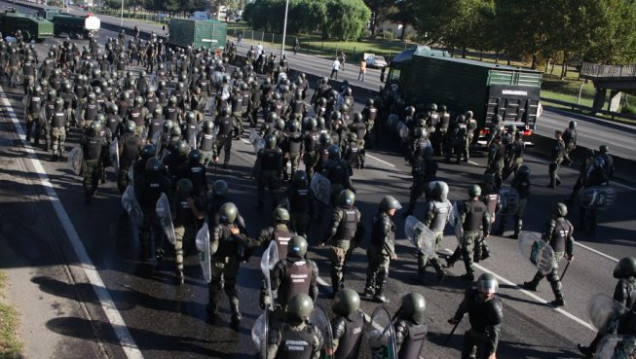 imagen Buenos Aires: aplicaron el protocolo antipiquetes para liberar la Panamericana