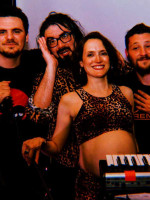Placard suaviza la estridencia con "Beibi", su último álbum
