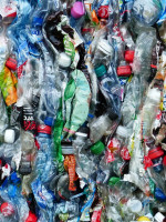 El consumo de plásticos aumenta y el porcentaje de reciclaje sigue siendo bajo