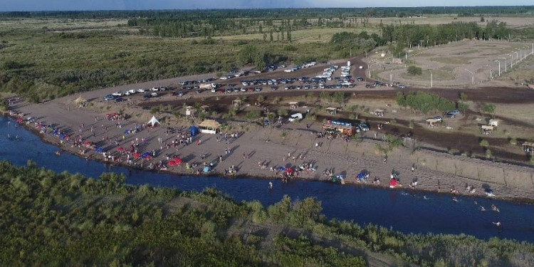 Polémica entre Mendoza y La Pampa por una playa sobre el río Atuel