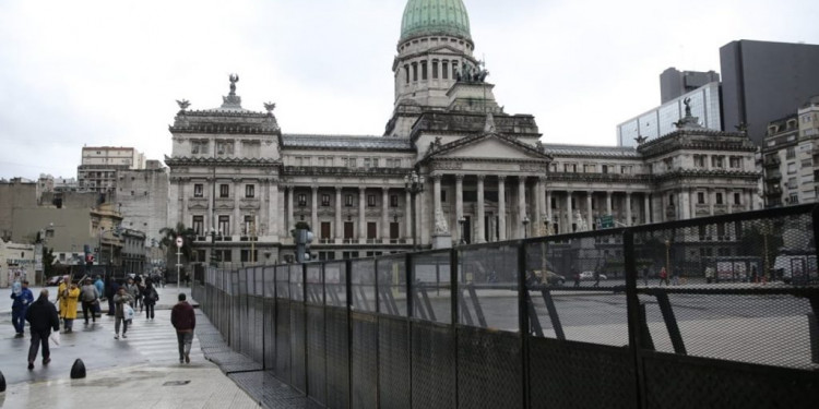 El Senado rechazó el aborto legal y el debate quedaría para 2020