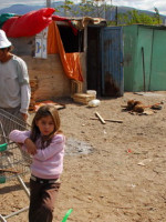 Un informe señala que Mendoza disminuyó la pobreza pero que es menos equitativa